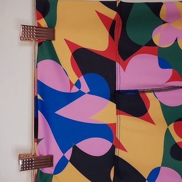 BEACH RIOT Piper Legging in Preppy Geo Floral - Picture 7 of 15